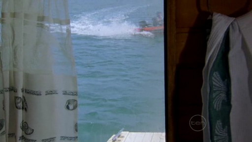 H2O, 1 сезон, серия 13 / Shipwrecked #13